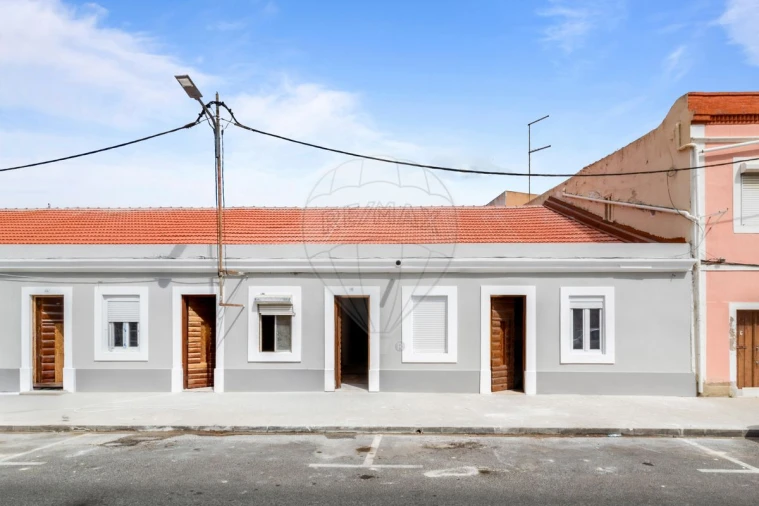 Prédio para Venda em Almada, Cova da Piedade, Pragal e Cacilhas Foto 2
