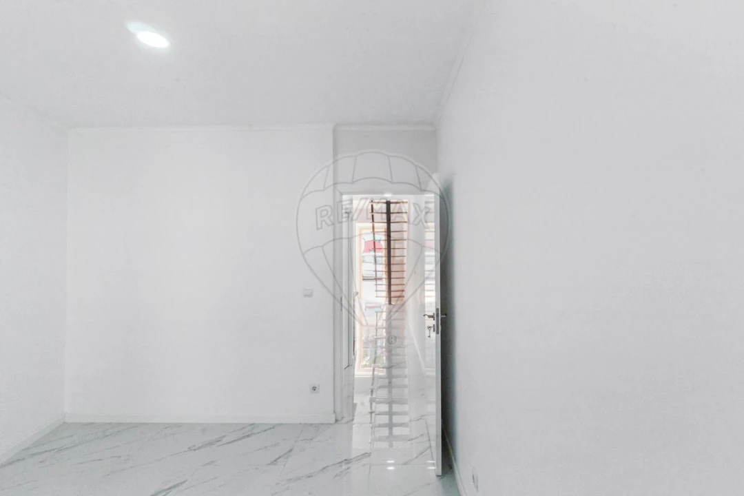 Prédio para Venda em Almada, Cova da Piedade, Pragal e Cacilhas Foto 8