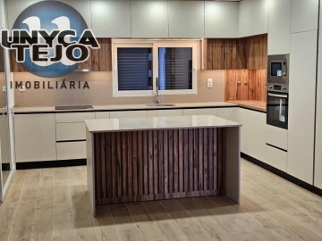 Moradia T4 para Venda em Quinta do Anjo