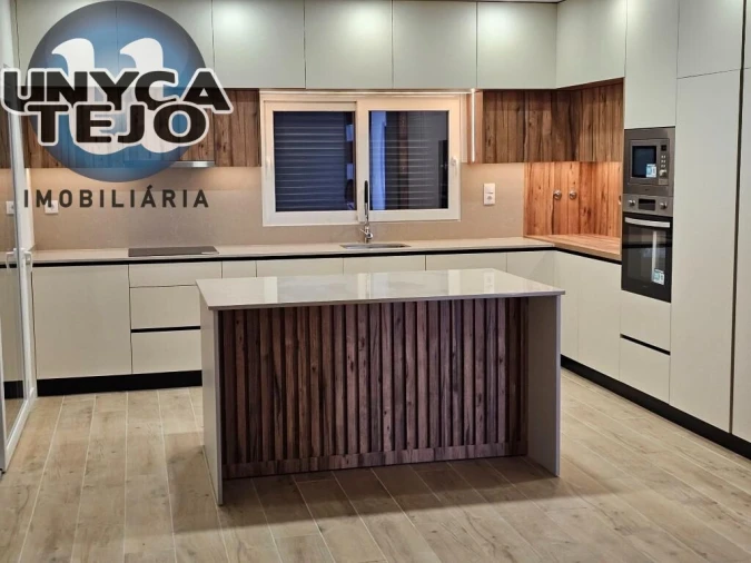 Moradia T4 para Venda em Quinta do Anjo Foto 3