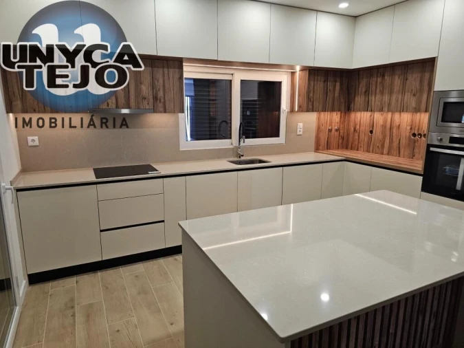 Moradia T4 para Venda em Quinta do Anjo Foto 4