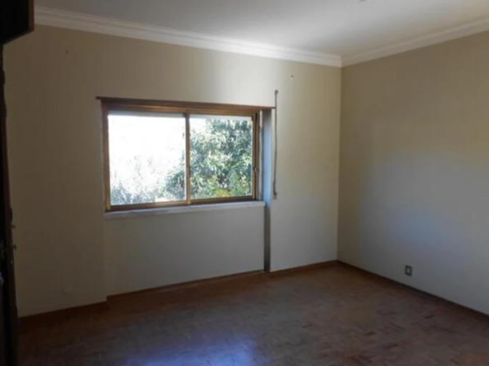 Moradia T6 para Venda em Serra e Junceira Foto 6