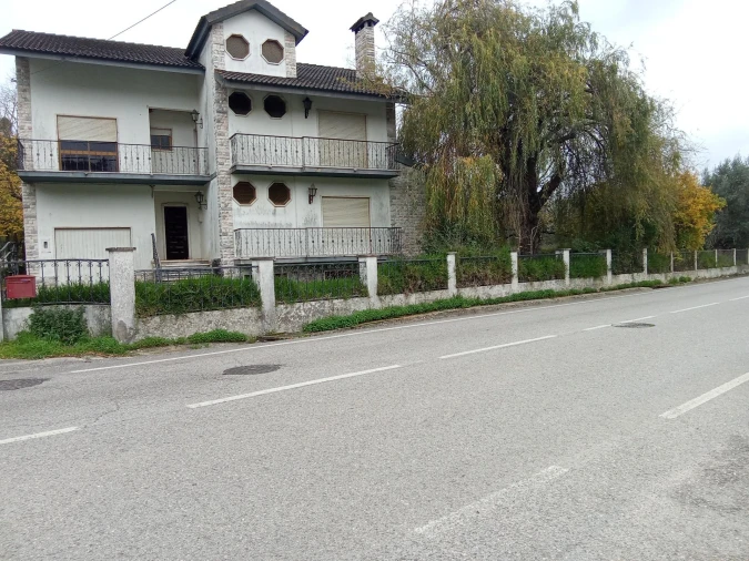 Moradia T6 para Venda em Serra e Junceira Foto 1