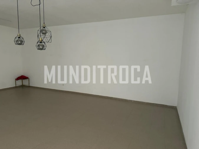 Garagem para Arrendamento em Ferreiros e Gondizalves Foto 2