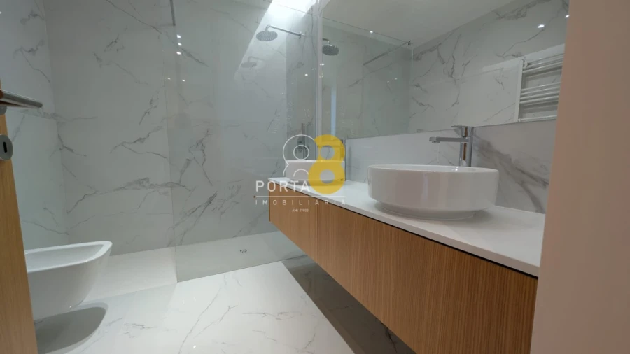 Apartamento T3 para Arrendamento em Canidelo Foto 12