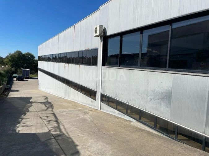 Armazém para Arrendamento em Lourosa Foto 1