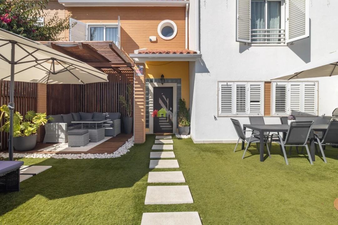 Moradia T4 para Venda em Palhais e Coina Foto 1