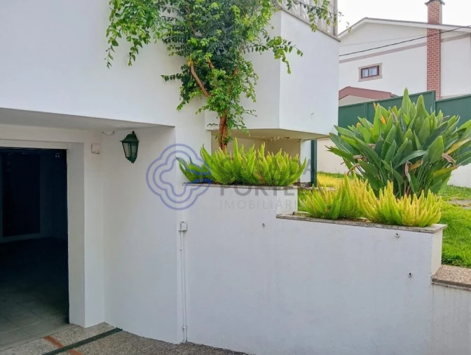 Moradia T3 para Venda em Baguim do Monte (Rio Tinto)