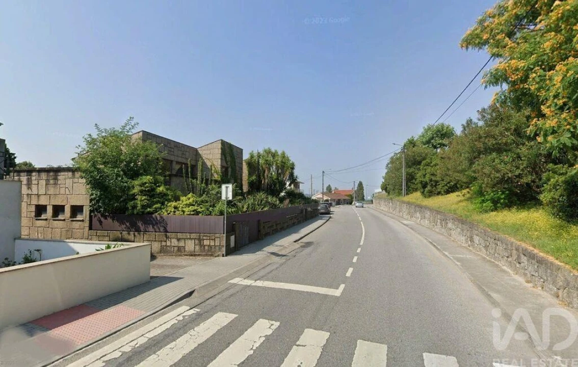 Moradia T4 para Venda em Azurem Foto 5