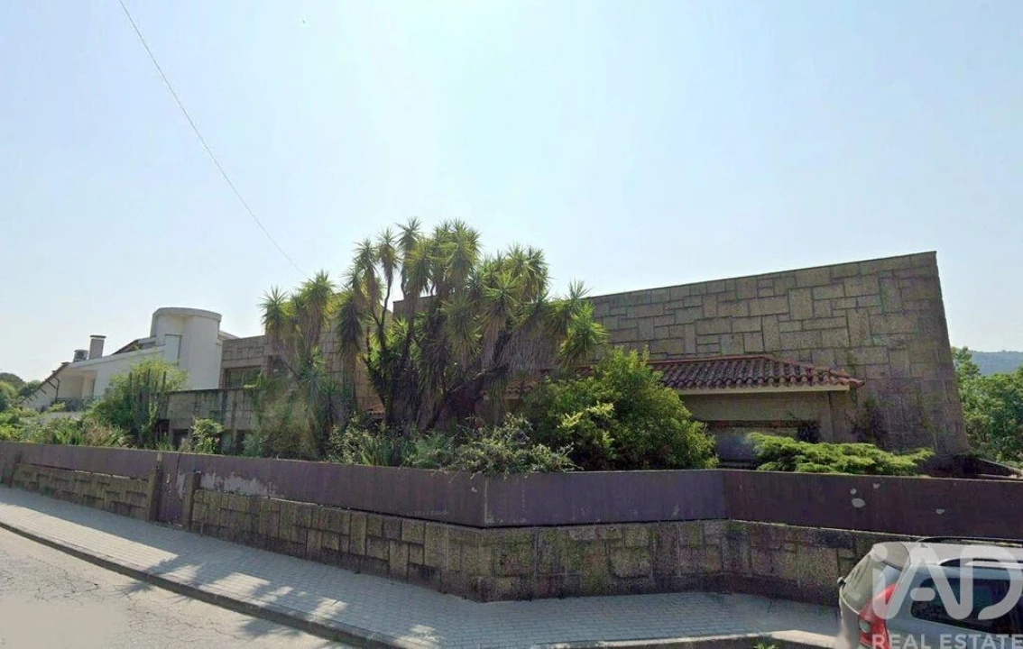 Moradia T4 para Venda em Azurem Foto 4