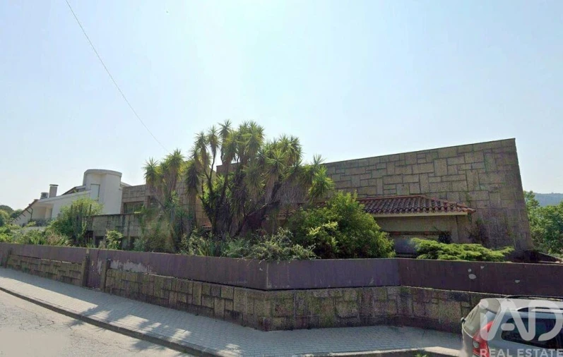 Moradia T4 para Venda em Azurem Foto 4