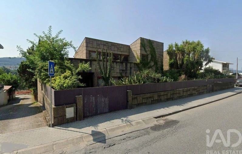 Moradia T4 para Venda em Azurem Foto 2