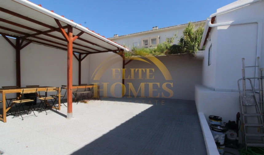 Moradia T9 para Venda em Ajuda Foto 2