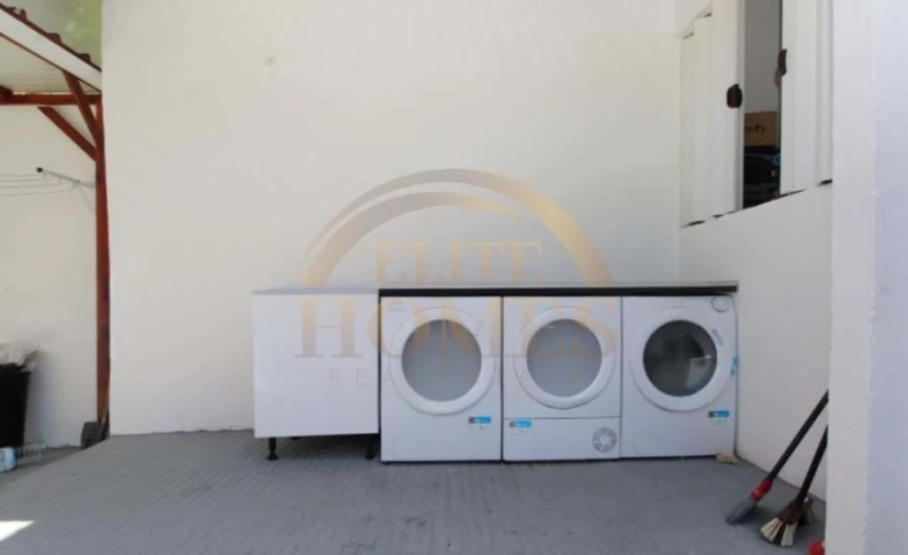 Moradia T9 para Venda em Ajuda Foto 10