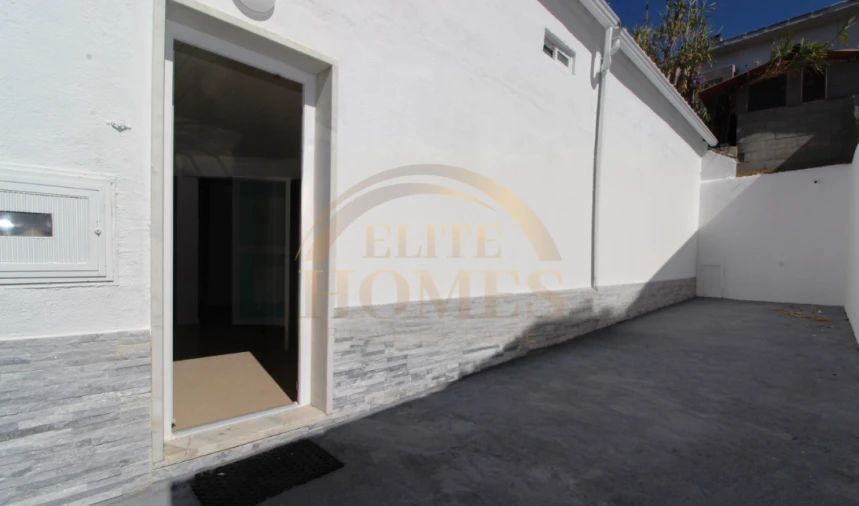 Moradia T9 para Venda em Ajuda Foto 11