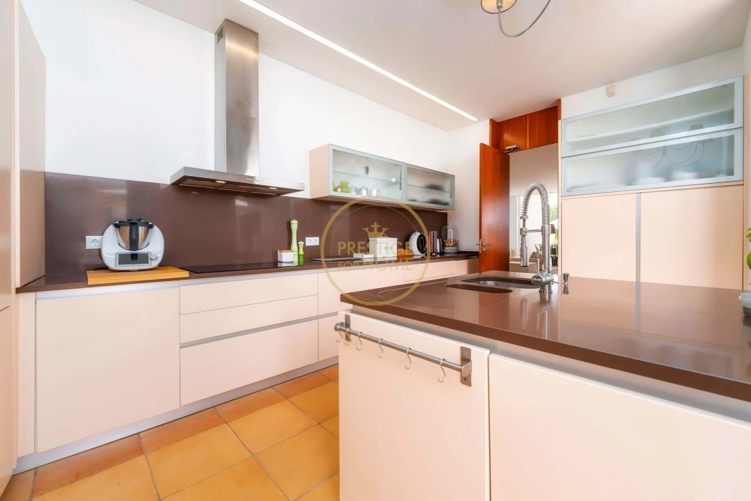 Moradia T9 para Venda em Almancil Foto 42