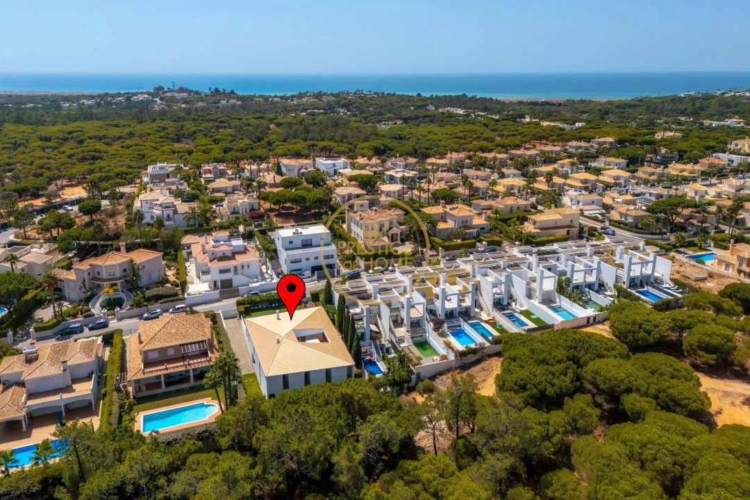 Moradia T9 para Venda em Almancil Foto 56