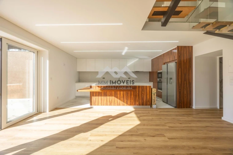 Moradia T4 para Venda em Aguas Santas Foto 2