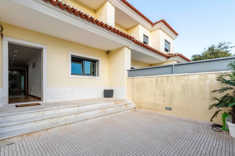 Moradia T4 para Venda em Rio de Mouro Foto 3