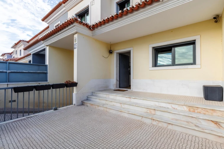 Moradia T4 para Venda em Rio de Mouro Foto 2