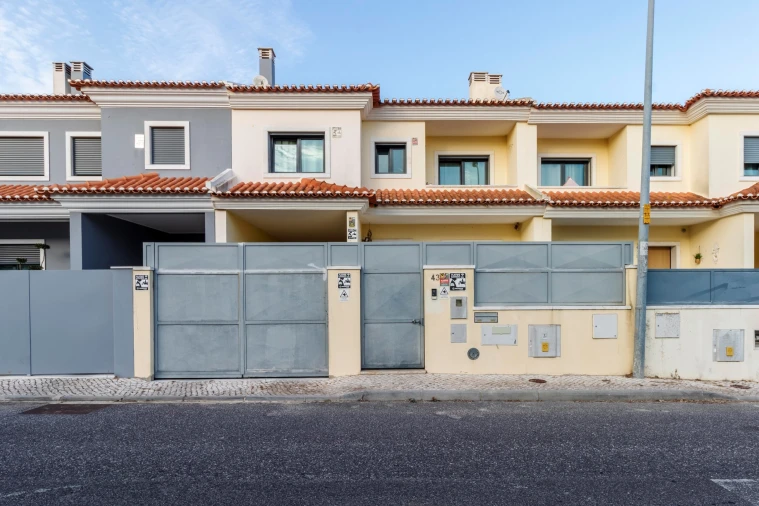 Moradia T4 para Venda em Rio de Mouro