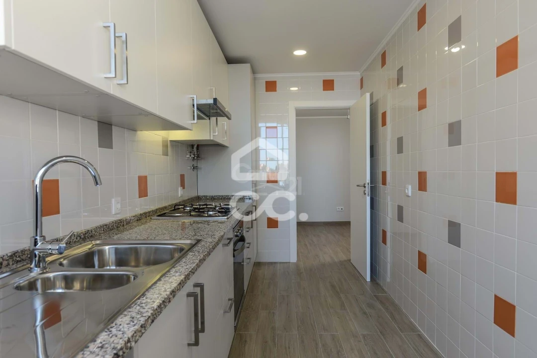 Apartamento T3 para Venda em Porto Salvo Foto 2