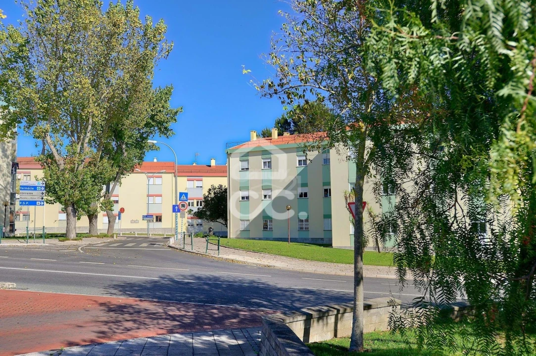 Apartamento T3 para Venda em Porto Salvo Foto 14