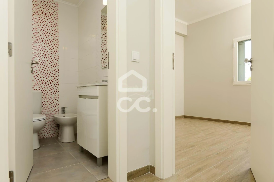 Apartamento T3 para Venda em Porto Salvo Foto 6