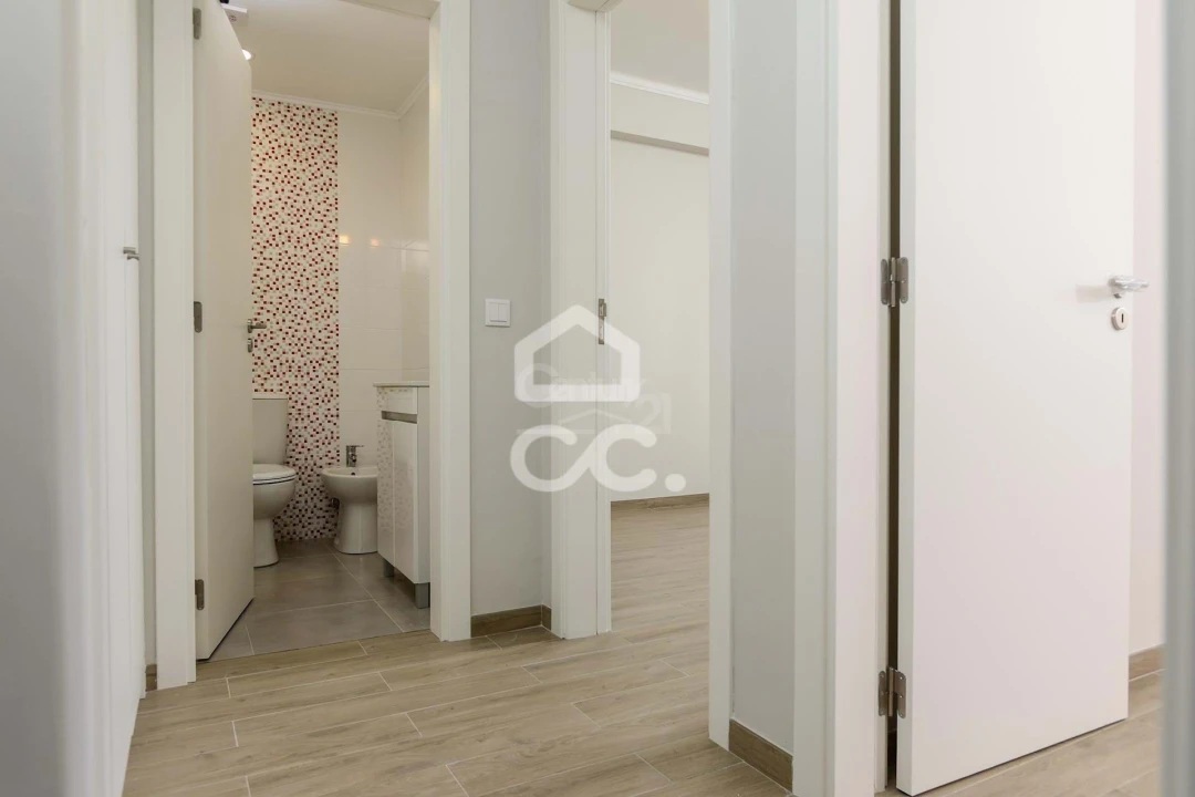 Apartamento T3 para Venda em Porto Salvo Foto 5