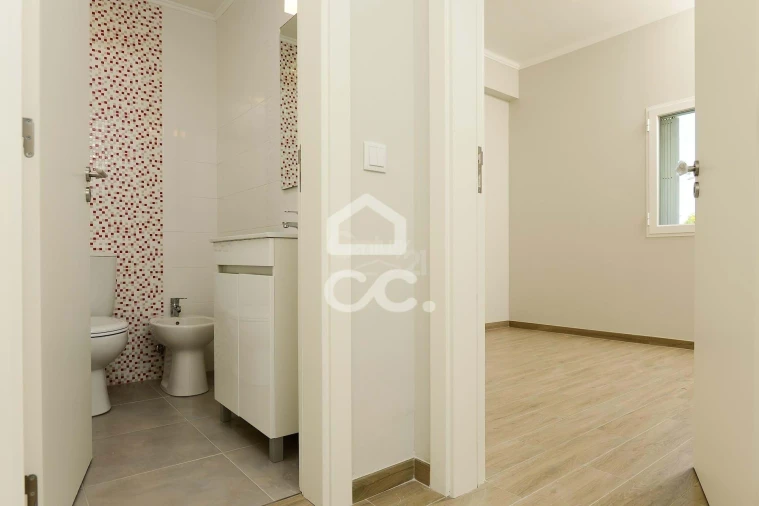 Apartamento T3 para Venda em Porto Salvo Foto 6