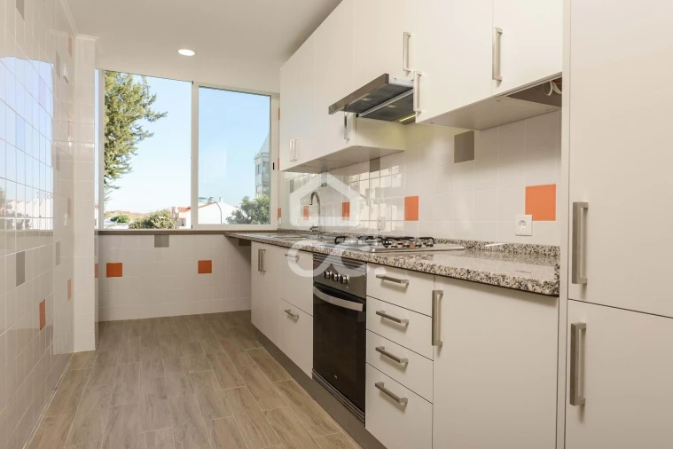 Apartamento T3 para Venda em Porto Salvo Foto 1