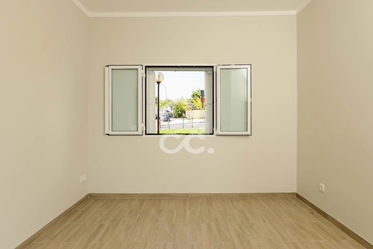 Apartamento T3 para Venda em Porto Salvo Foto 11