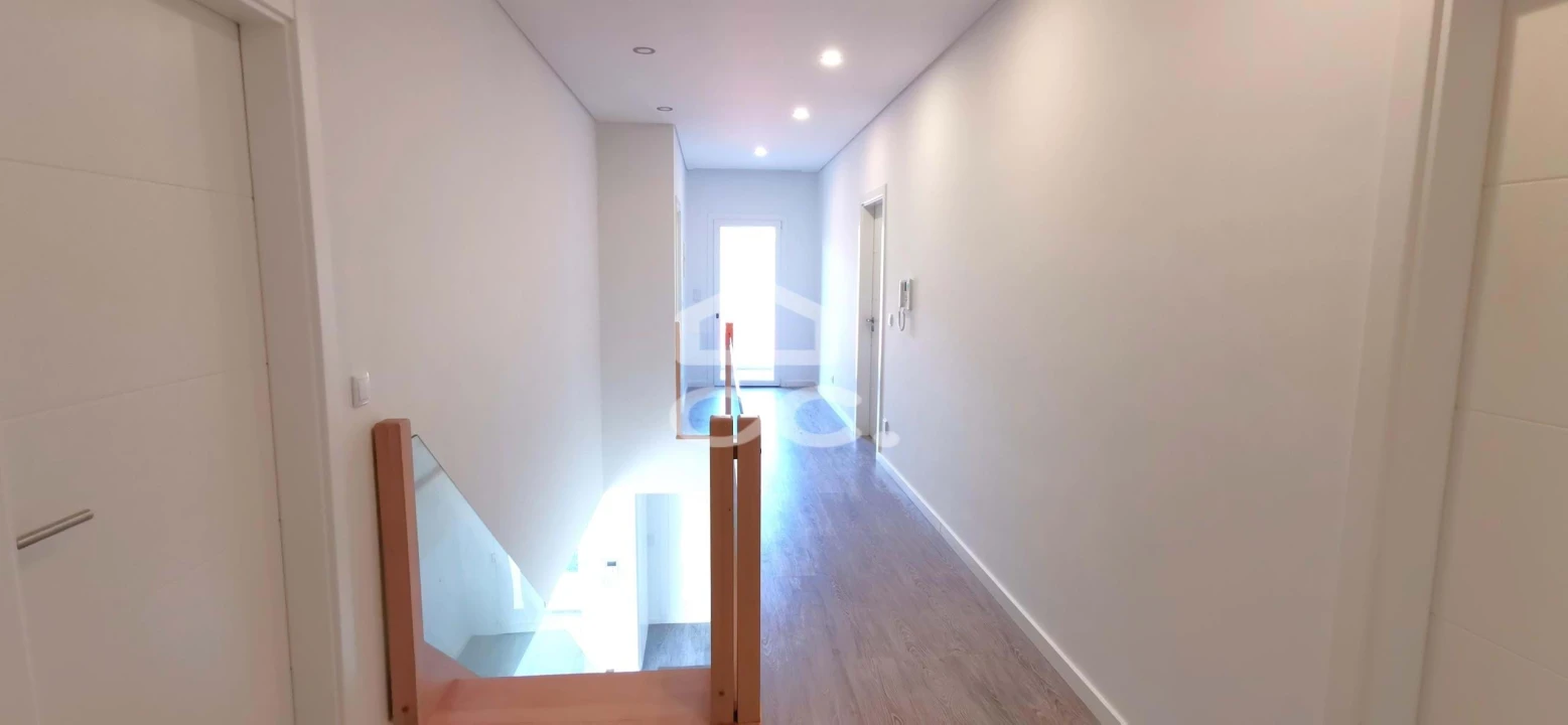 Moradia T5 para Venda em Santo António dos Cavaleiros e Frielas Foto 39