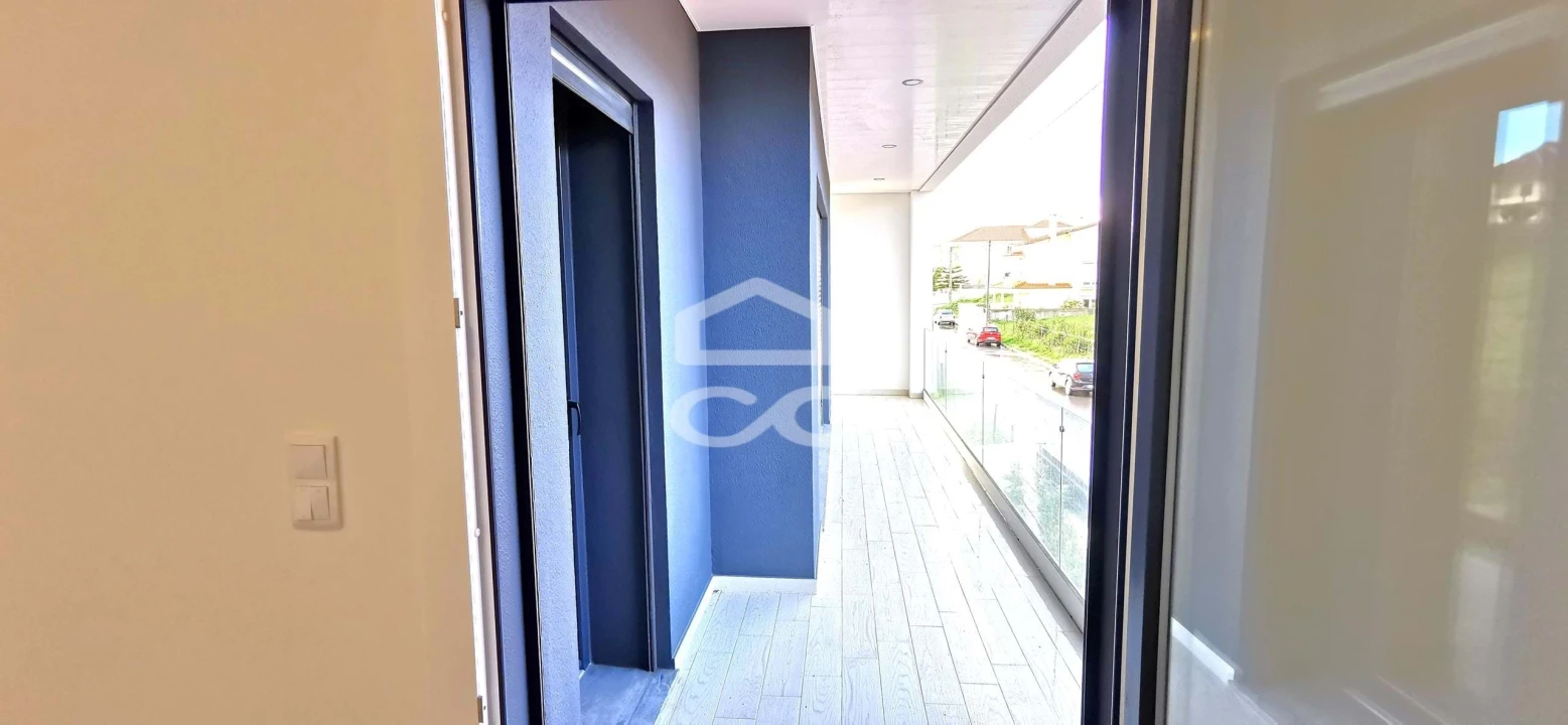 Moradia T5 para Venda em Santo António dos Cavaleiros e Frielas Foto 36