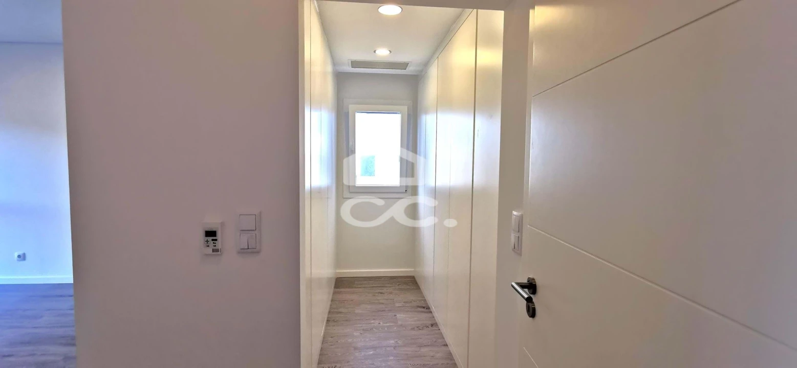 Moradia T5 para Venda em Santo António dos Cavaleiros e Frielas Foto 34