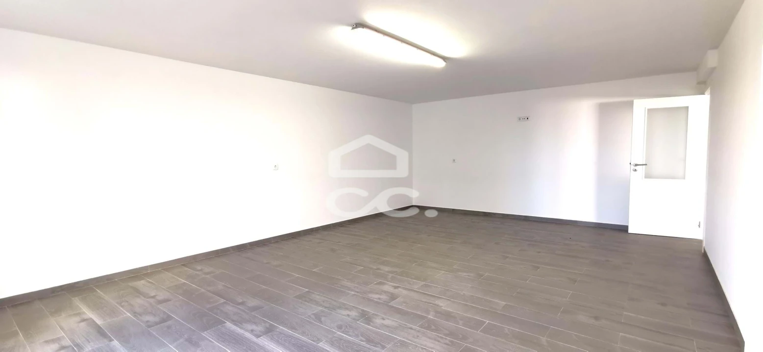 Moradia T5 para Venda em Santo António dos Cavaleiros e Frielas Foto 53