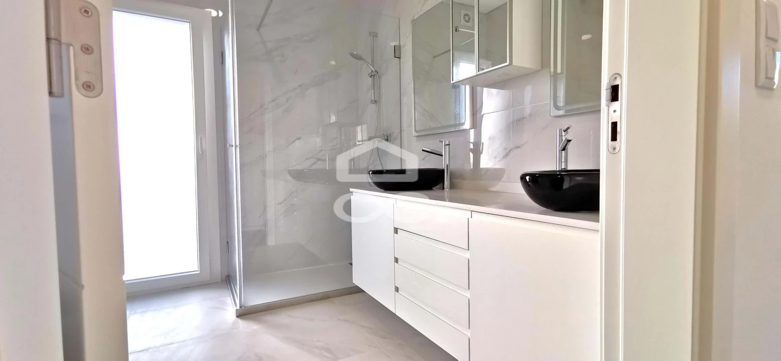 Moradia T5 para Venda em Santo António dos Cavaleiros e Frielas Foto 40