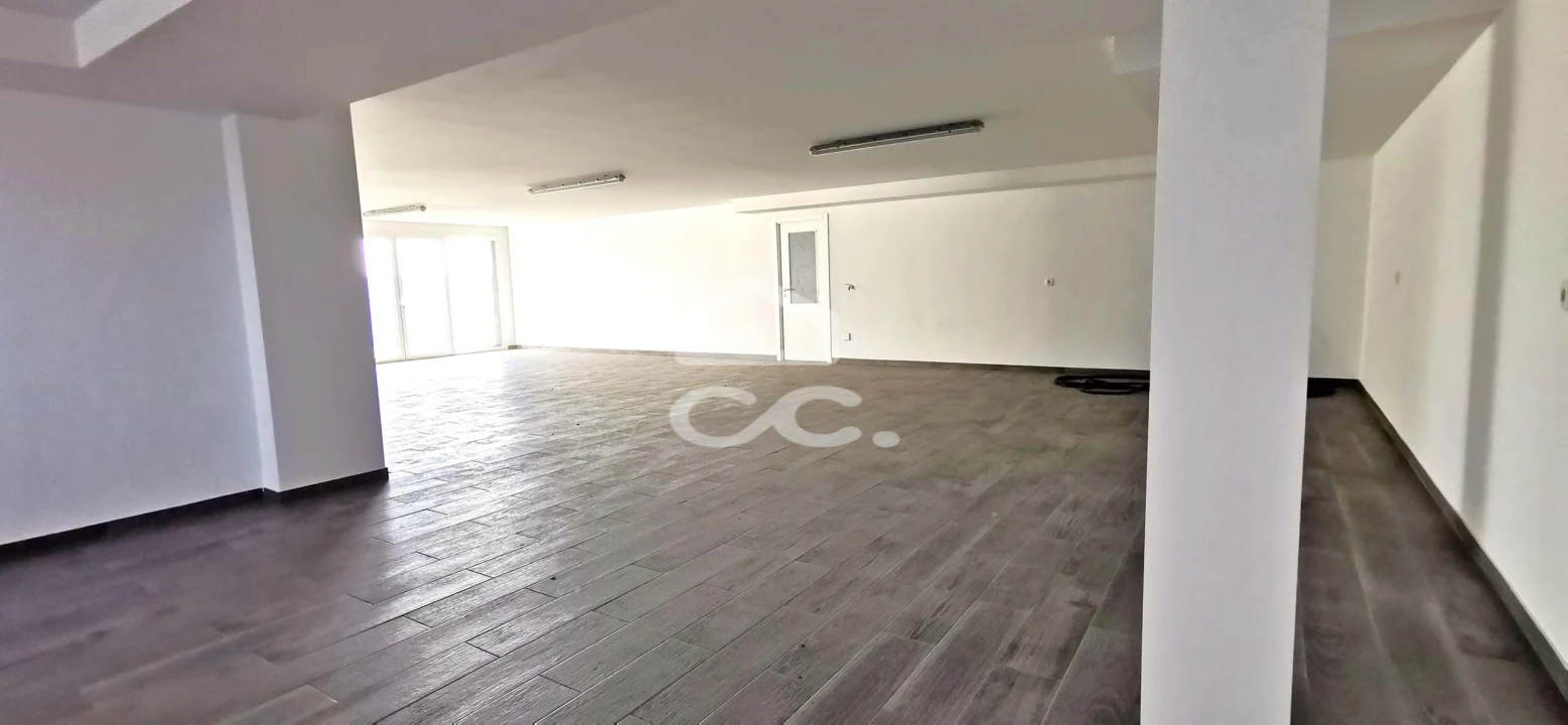 Moradia T5 para Venda em Santo António dos Cavaleiros e Frielas Foto 50