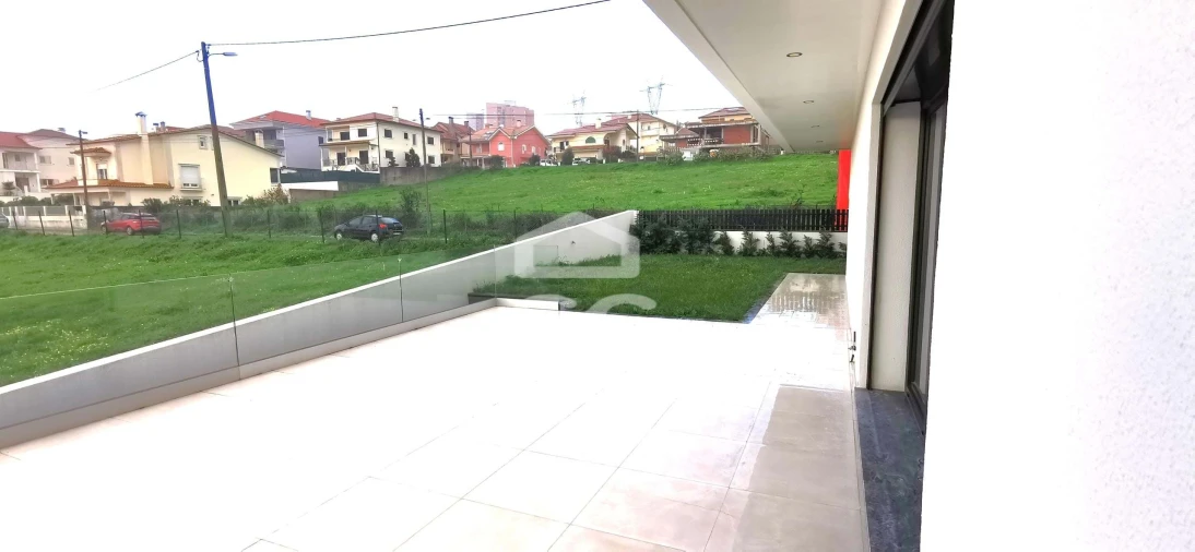 Moradia T5 para Venda em Santo António dos Cavaleiros e Frielas Foto 20