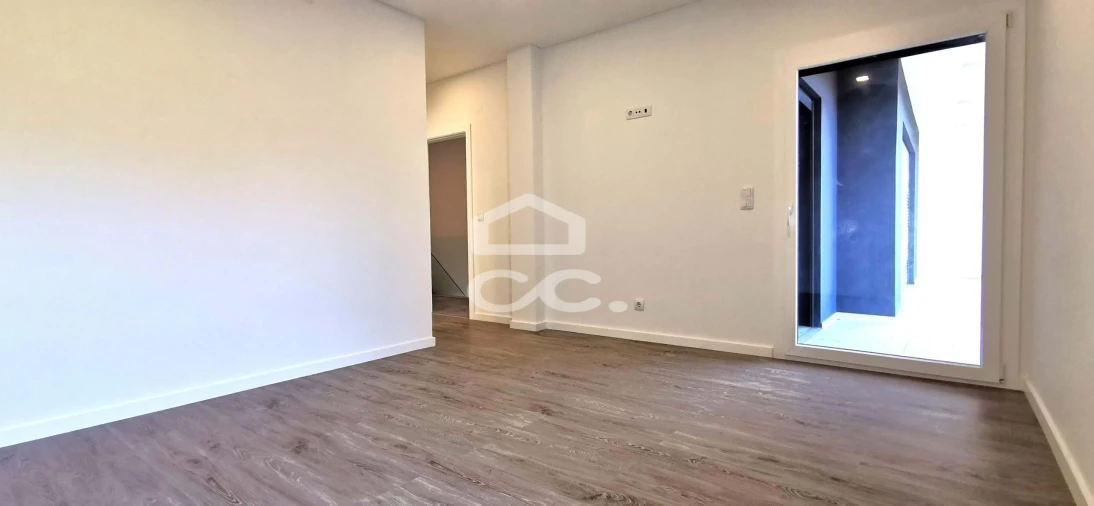 Moradia T5 para Venda em Santo António dos Cavaleiros e Frielas Foto 35