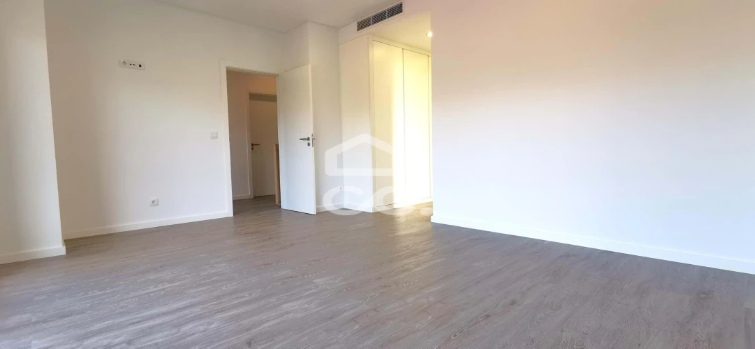 Moradia T5 para Venda em Santo António dos Cavaleiros e Frielas Foto 45