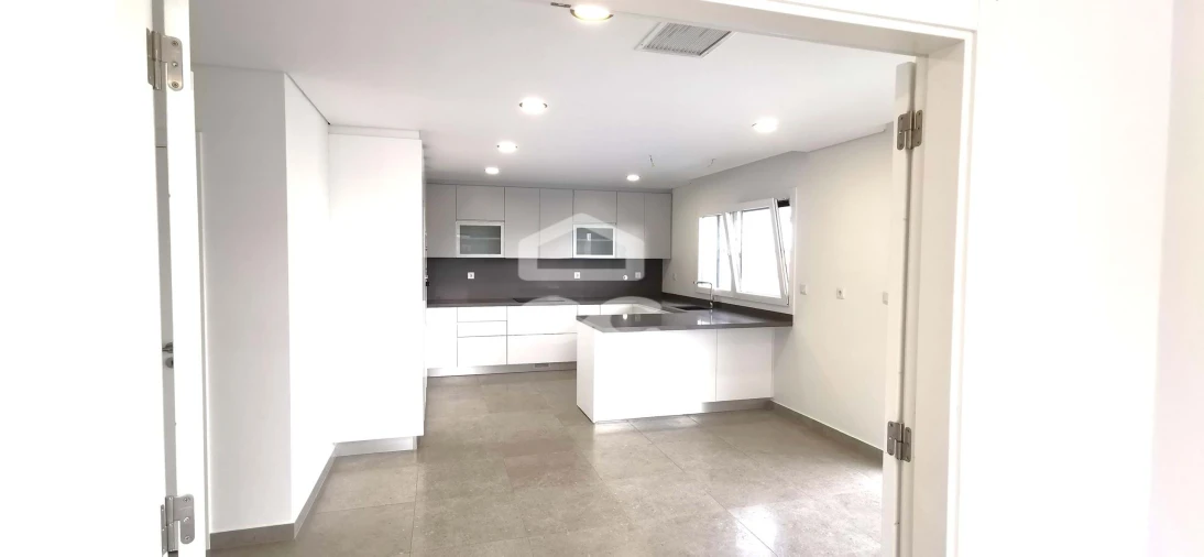 Moradia T5 para Venda em Santo António dos Cavaleiros e Frielas Foto 14