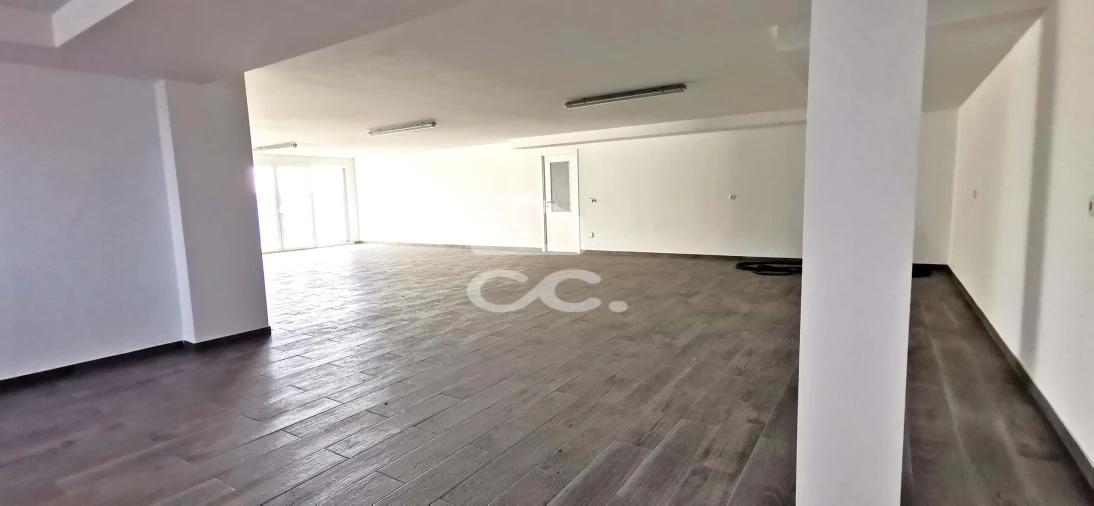 Moradia T5 para Venda em Santo António dos Cavaleiros e Frielas Foto 50