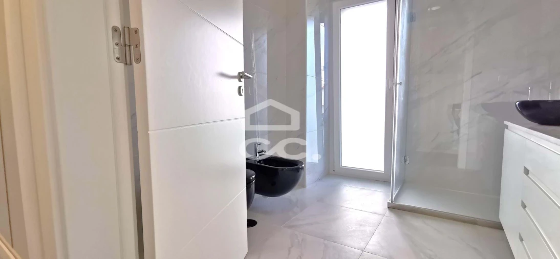 Moradia T5 para Venda em Santo António dos Cavaleiros e Frielas Foto 41