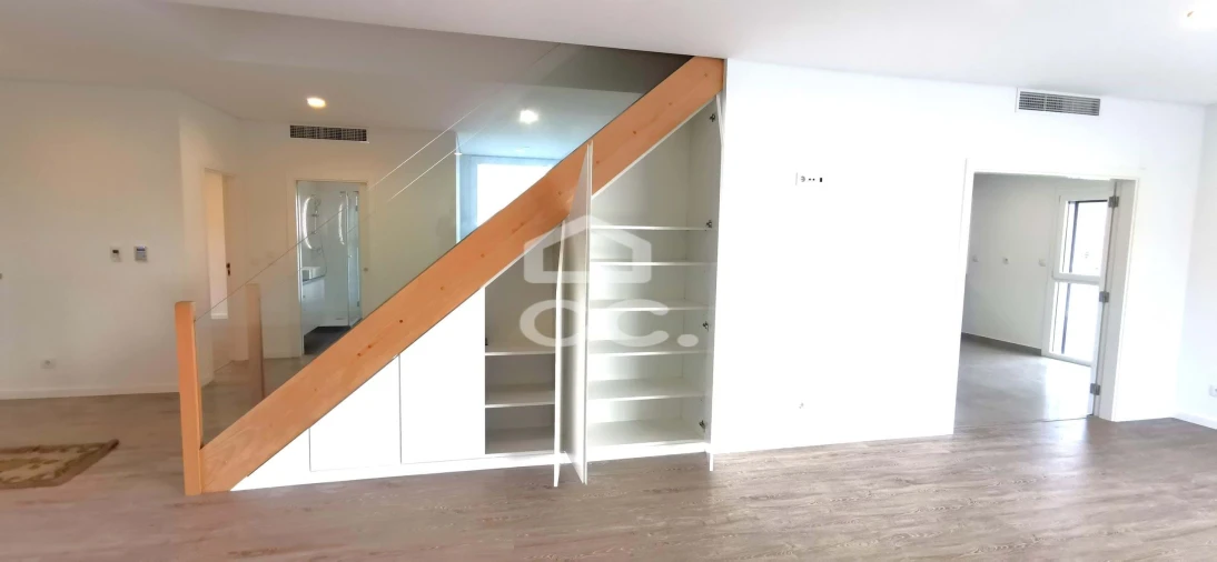 Moradia T5 para Venda em Santo António dos Cavaleiros e Frielas Foto 10