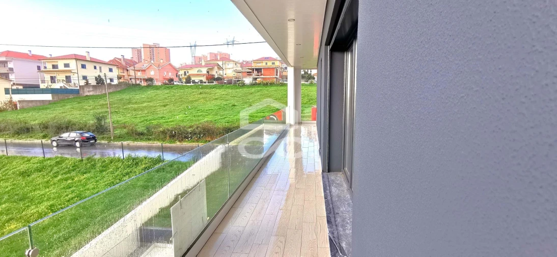 Moradia T5 para Venda em Santo António dos Cavaleiros e Frielas Foto 29