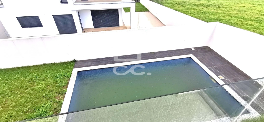 Moradia T5 para Venda em Santo António dos Cavaleiros e Frielas Foto 21