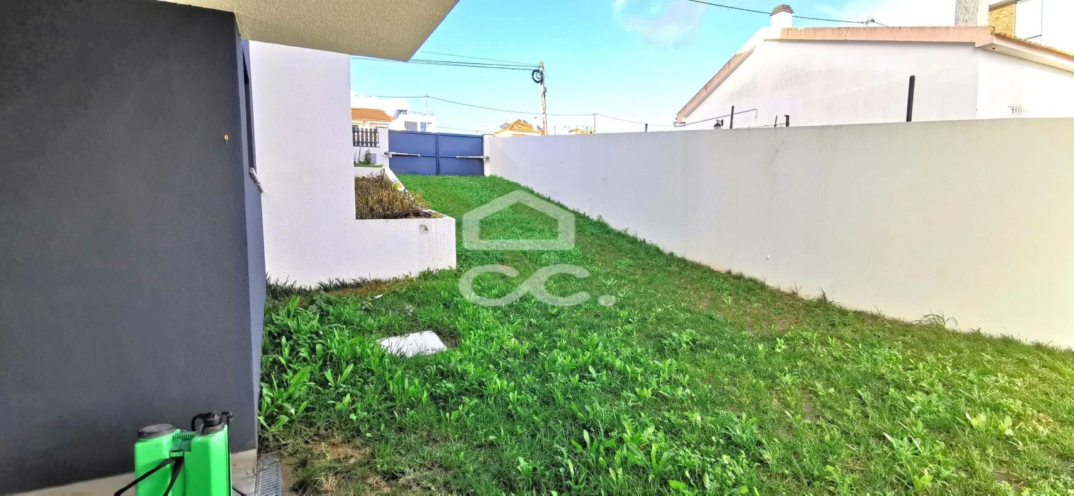 Moradia T5 para Venda em Santo António dos Cavaleiros e Frielas Foto 55