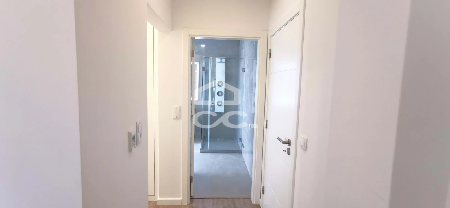 Moradia T5 para Venda em Santo António dos Cavaleiros e Frielas Foto 37