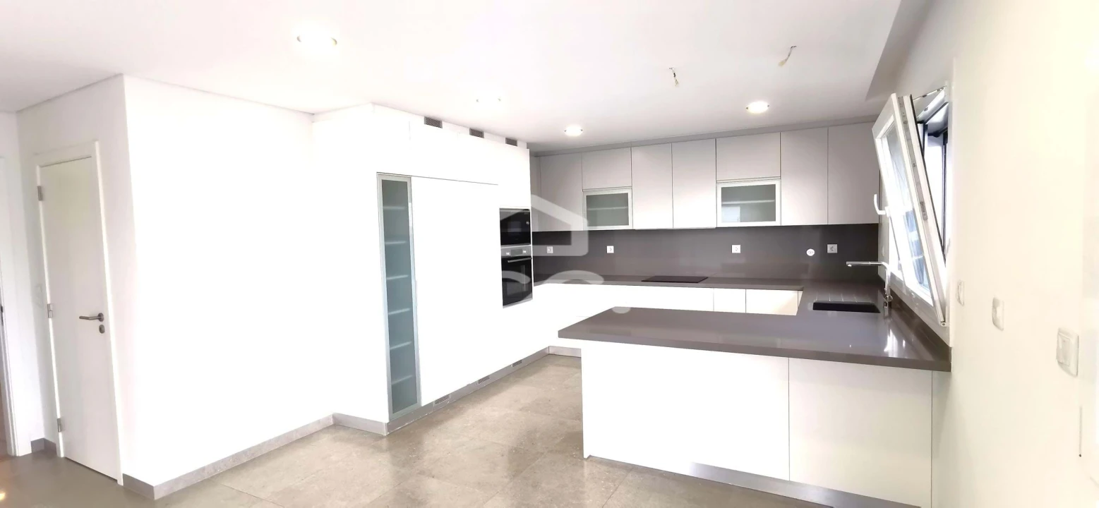 Moradia T5 para Venda em Santo António dos Cavaleiros e Frielas Foto 15